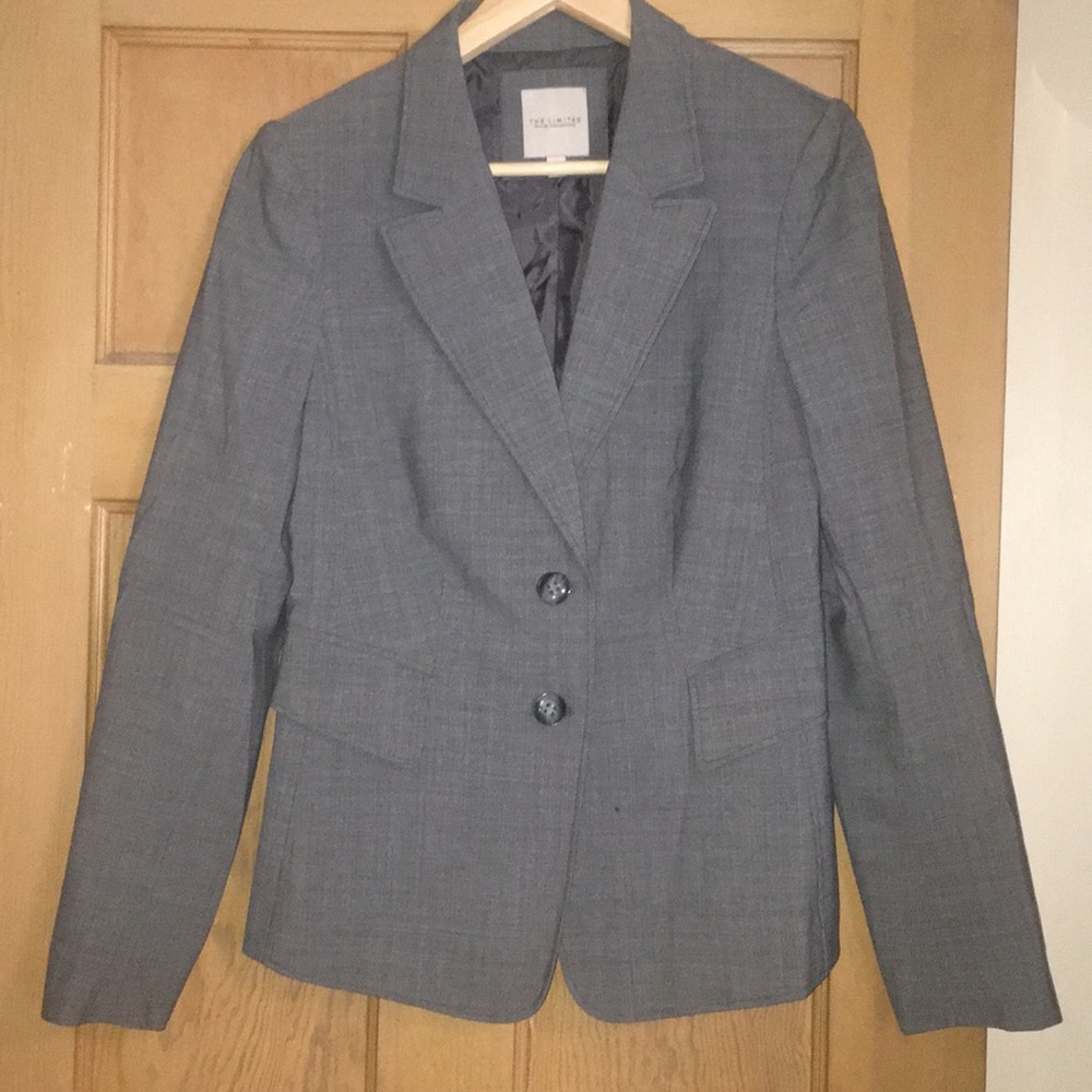 Limited suit set. Jacket sz 8. Pants sz 6.